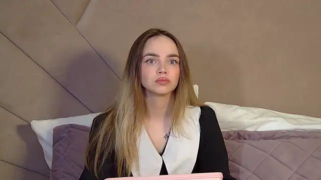 AnitaVenture online show from April 17, 2026, 4:15 am