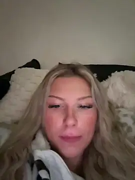 blondeeee online show from April 4, 2026, 2:36 pm