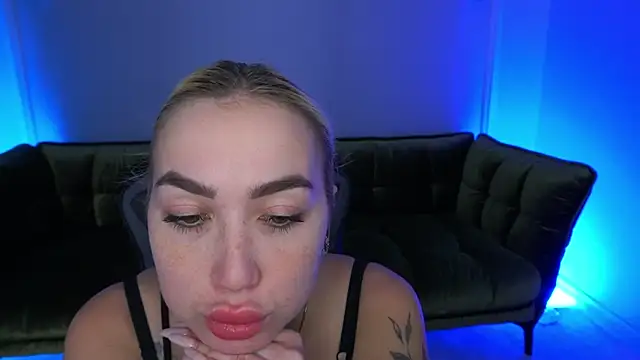 MariellaVi online show from September 30, 2025, 6:51 am