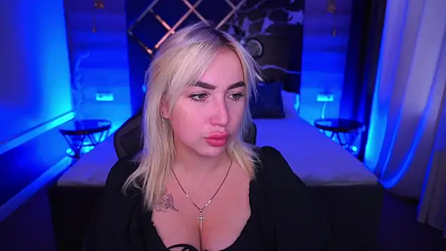 MariellaVi online show from October 4, 2025, 12:36 pm