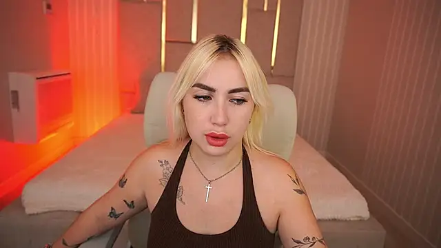 MariellaVi online show from October 6, 2025, 12:35 pm