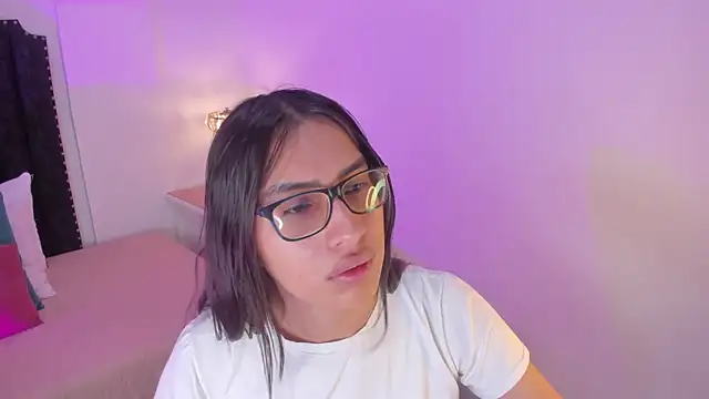 Snapshot of cherrylady_02 chatting on October 26, 2025, 12:44 pm cherrylady 02 online show from October 26, 2025, 12:44 pm