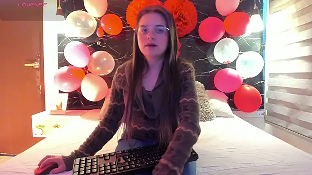 Snapshot of ZOE_LE chatting on February 19, 2026, 11:50 am ZOE LE online show from February 19, 2026, 11:50 am