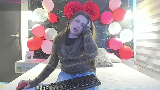 Snapshot of ZOE_LE chatting on February 21, 2026, 11:44 am ZOE LE online show from February 21, 2026, 11:44 am