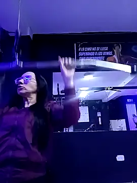 YaraDuartee online show from November 26, 2025, 6:20 pm