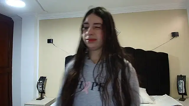 Snapshot of GabySweett_ chatting on October 21, 2025, 12:06 pm GabySweett online show from October 21, 2025, 12:06 pm