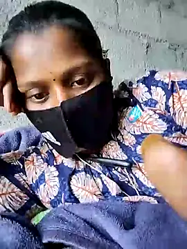 Tamil Hot Sandy online show from December 4, 2025, 4:44 am