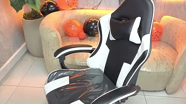 nathaly tp online show from October 31, 2025, 1:01 pm