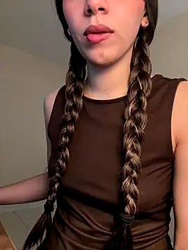 Capricho 01 online show from December 1, 2025, 1:05 pm