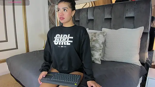 NaylaGrey online show from January 6, 2026, 11:36 am