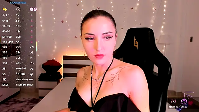 Snapshot of AmyVilvet_ chatting on November 9, 2025, 9:02 pm AmyVilvet online show from November 9, 2025, 9:02 pm