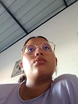 Snapshot of young_dairy01 chatting on November 5, 2025, 12:16 pm young dairy01 online show from November 5, 2025, 12:16 pm