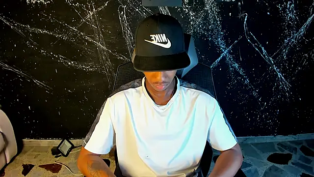 Xshipy  online show from October 20, 2025, 1:44 pm