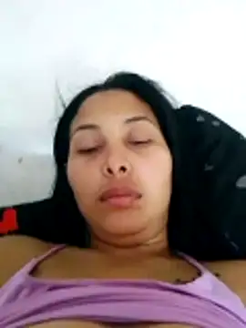 mommy-hot-valeria online show from April 12, 2026, 1:05 pm