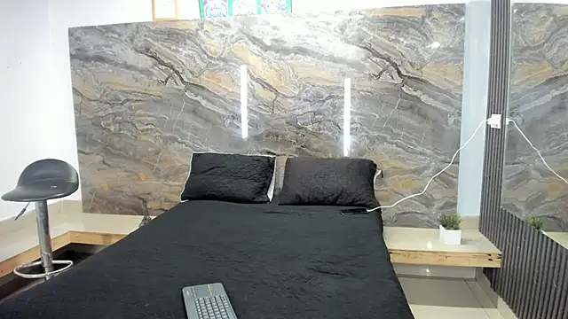 Chanel-munoz online show from November 6, 2025, 2:56 am