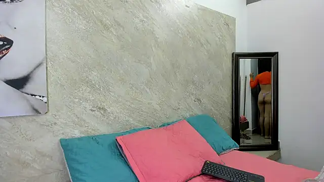 Chanel-munoz online show from November 25, 2025, 1:49 am