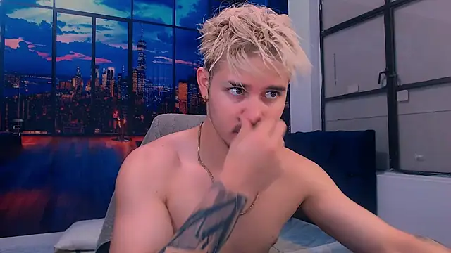 AlexPiersss online show from October 29, 2025, 7:04 pm