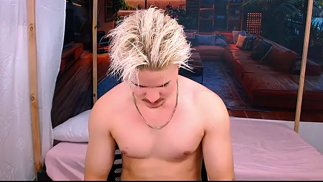 AlexPiersss online show from October 31, 2025, 7:04 pm