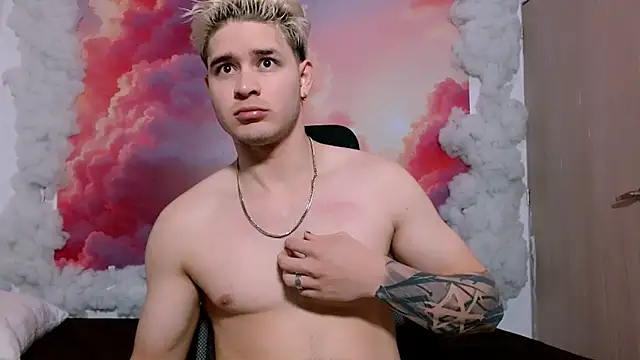 AlexPiersss online show from November 18, 2025, 7:07 pm