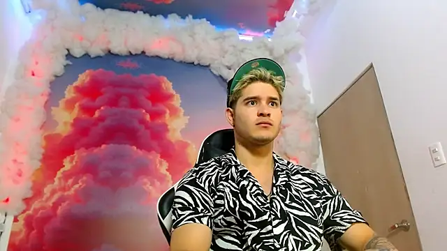 AlexPiersss online show from November 26, 2025, 7:04 pm