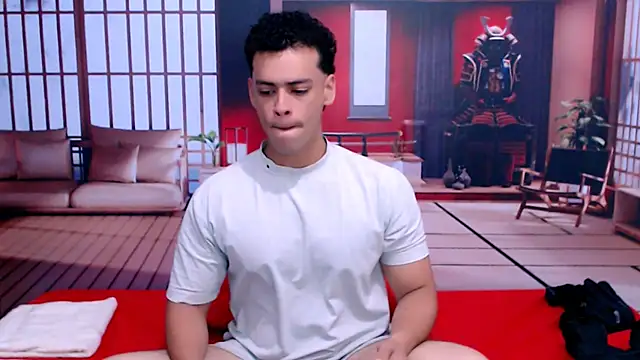 Snapshot of DominicBlazze chatting on October 5, 2025, 7:23 pm DominicBlazze online show from October 5, 2025, 7:23 pm