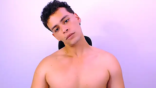 Snapshot of DominicBlazze chatting on October 9, 2025, 7:34 pm DominicBlazze online show from October 9, 2025, 7:34 pm
