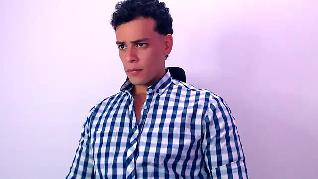Snapshot of DominicBlazze chatting on October 10, 2025, 7:13 pm DominicBlazze online show from October 10, 2025, 7:13 pm