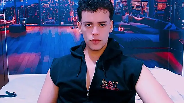 Snapshot of DominicBlazze chatting on October 15, 2025, 7:03 pm DominicBlazze online show from October 15, 2025, 7:03 pm