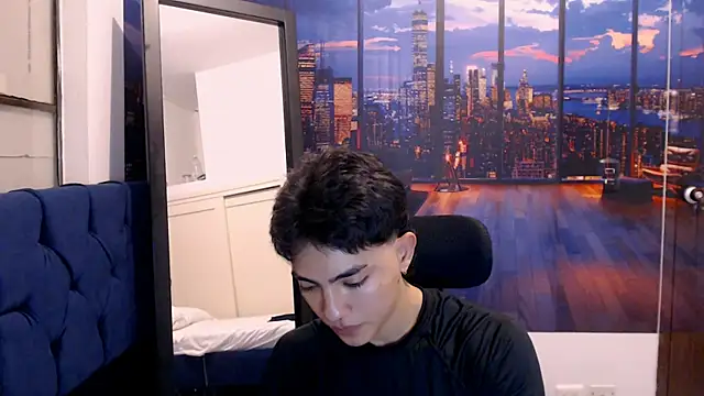 Snapshot of RomeoMillerr chatting on October 6, 2025, 7:22 pm RomeoMillerr online show from October 6, 2025, 7:22 pm