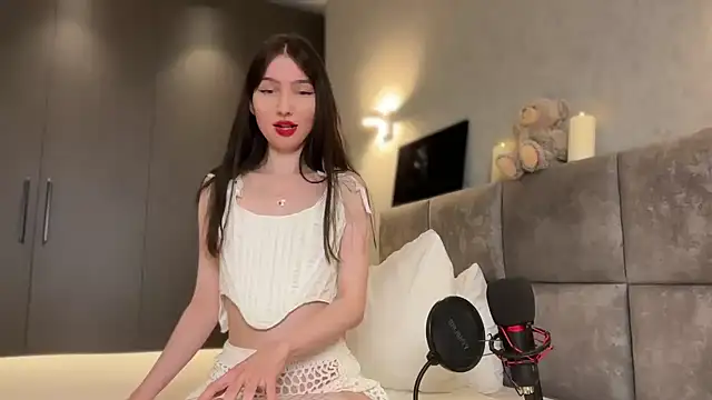 AnaMoonlight online show from February 22, 2026, 4:57 am