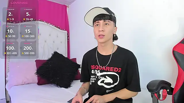 XaanderGrey online show from November 4, 2025, 7:46 pm