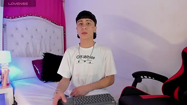 XaanderGrey online show from November 5, 2025, 7:36 pm