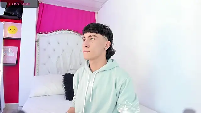 XaanderGrey online show from November 30, 2025, 7:51 pm