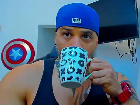 JoshRigby online show from November 18, 2025, 8:02 pm