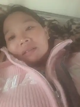 bree-zz online show from November 7, 2025, 2:44 am