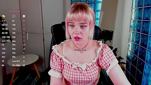 Snapshot of MayWins chatting on October 5, 2025, 7:17 am MayWins online show from October 5, 2025, 7:17 am