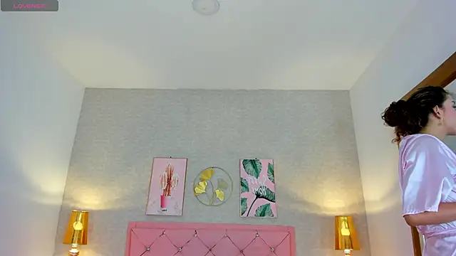 kendallspears 1 online show from December 1, 2025, 3:55 am