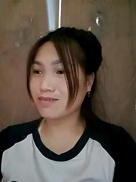 min-xinh online show from October 10, 2025, 4:11 am