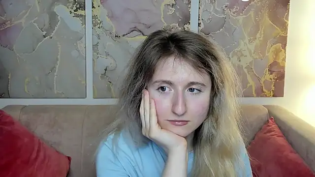 CamillaDreamer online show from May 11, 2026, 4:04 pm