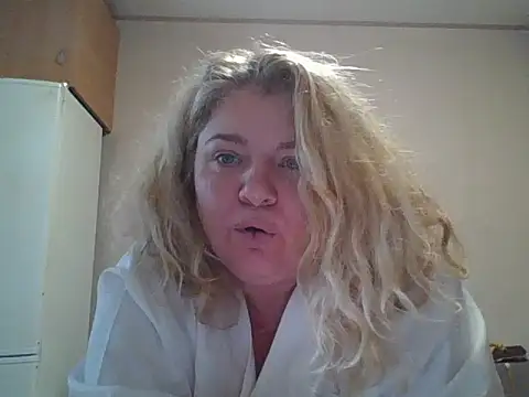 HurricaneCathrine online show from October 6, 2025, 1:19 pm