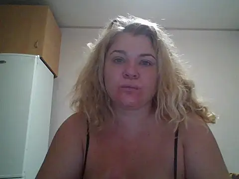 HurricaneCathrine online show from October 9, 2025, 4:27 pm