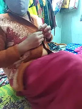 Snapshot of Desi_Lilly01 chatting on November 25, 2025, 6:35 am Desi Lilly01 online show from November 25, 2025, 6:35 am