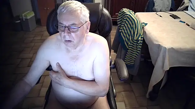 Snapshot of Alain633 chatting on October 8, 2025, 6:22 am Alain633 online show from October 8, 2025, 6:22 am