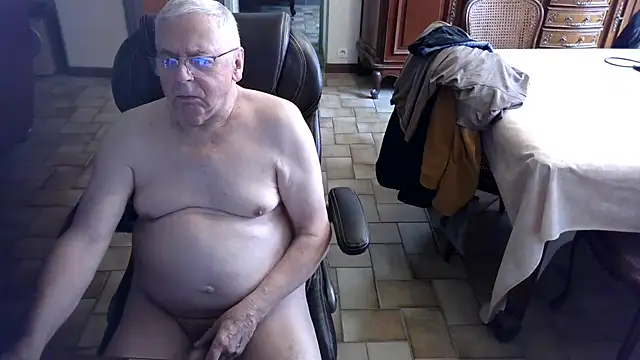 Snapshot of Alain633 chatting on February 13, 2026, 10:11 am Alain633 online show from February 13, 2026, 10:11 am