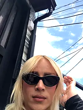 alexawinterrr online show from October 7, 2025, 3:53 pm