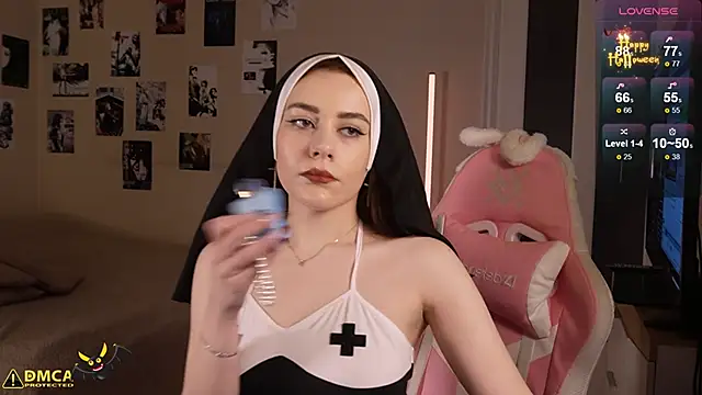 leziowl online show from October 31, 2025, 6:58 am