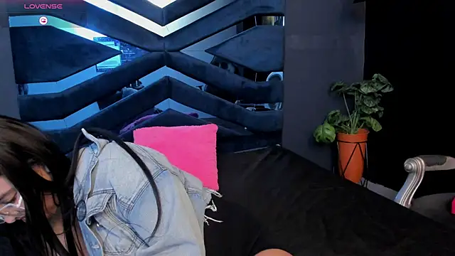 Snapshot of Valka_Ross chatting on November 13, 2025, 11:47 pm Valka Ross online show from November 13, 2025, 11:47 pm