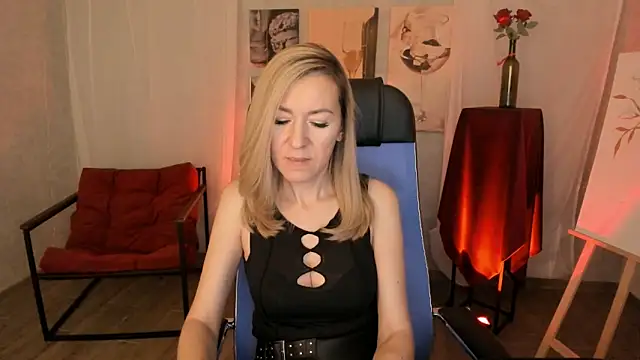 Snapshot of DonnaSmitth chatting on February 9, 2026, 6:45 pm DonnaSmitth online show from February 9, 2026, 6:45 pm