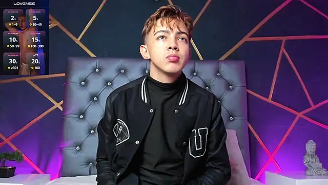 Lian Miller1  online show from November 13, 2025, 12:26 pm