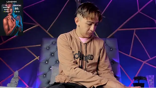 Lian Miller1  online show from January 15, 2026, 12:32 pm